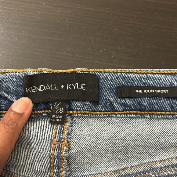 Kendall & Kylie Distressed Jean Shorts Women’s Junior’s Denim Blue Size 7 - Picture 3 of 8